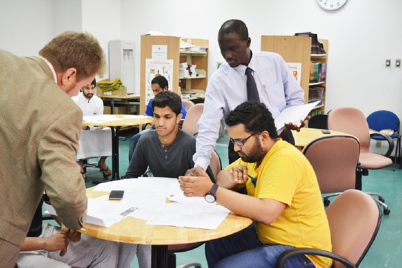Developing students’ critical thinking skills in writing at a Saudi Arabian writing centre